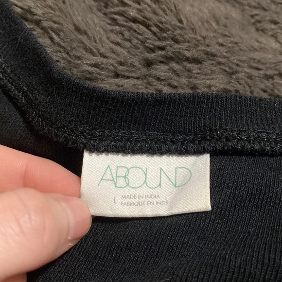 🦋Adorable Black ruffled t-shirt! - Picture 4 of 8